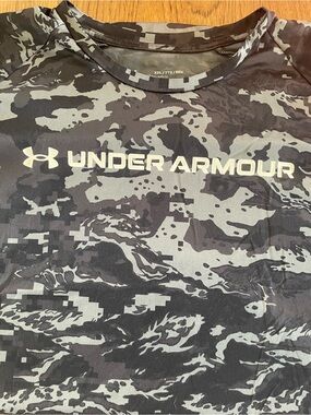 Under Armour Men’s Black and Gray Camo Short Sleeve Tee